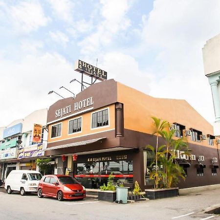 Sejati Hotel Sitiawan Exterior foto