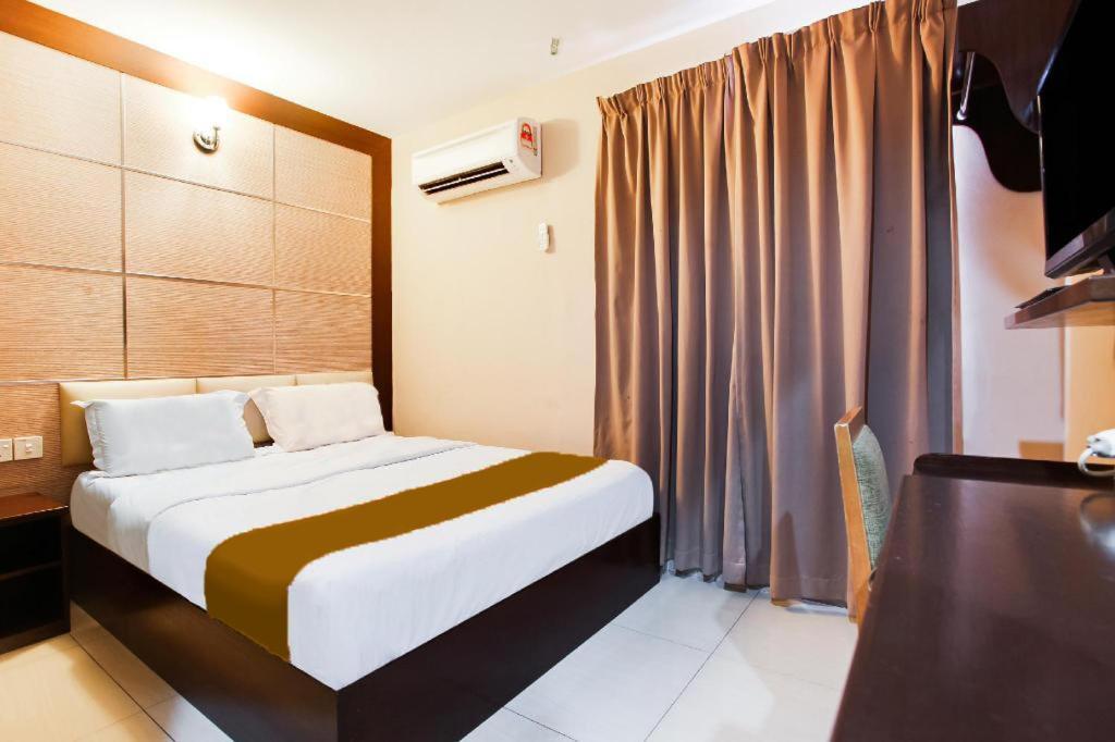 Sejati Hotel Sitiawan Exterior foto